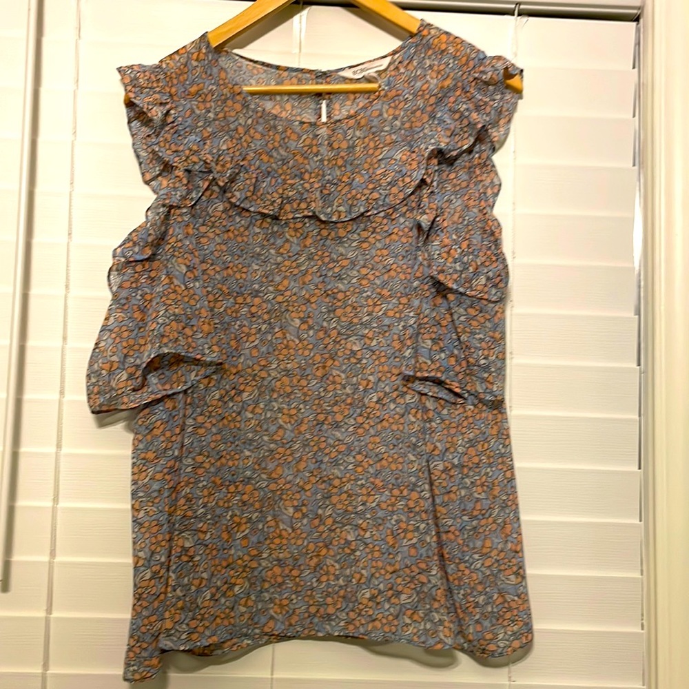 BCBG top, size L.